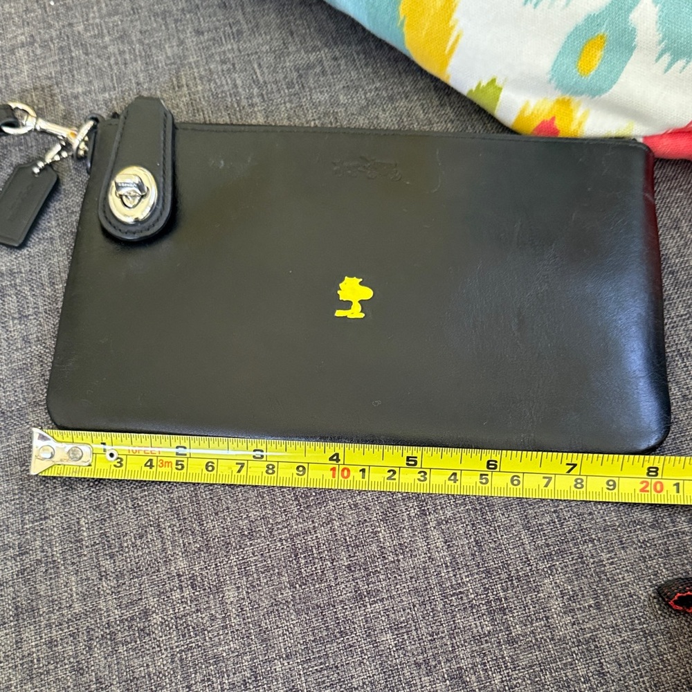Coach Peanuts Snoopy Black Leather Pouch Wrislet Yellow Woodstock NEW elegant - Picture 6 of 11